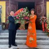 Chairman received a congratulatory flower